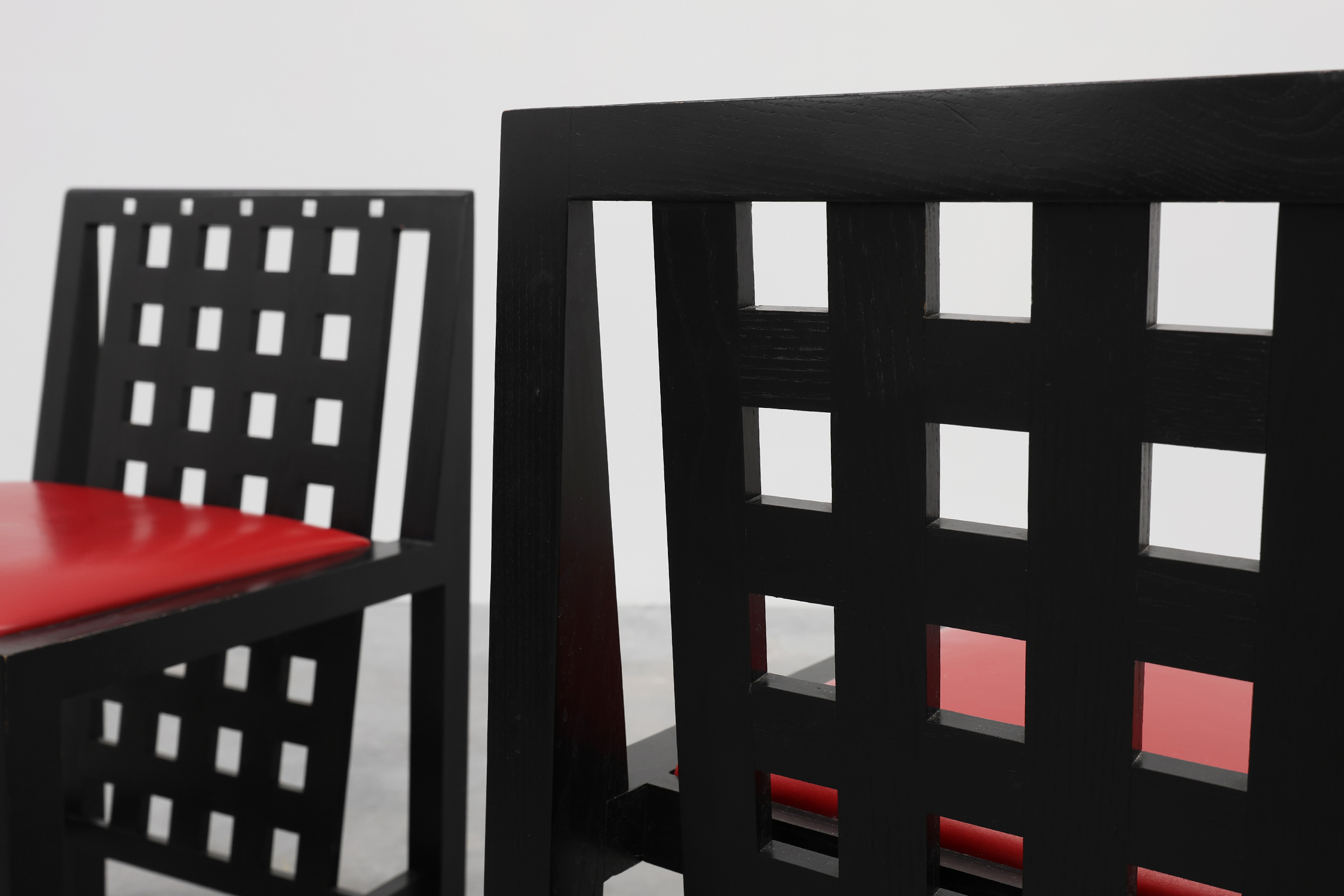 Set of 4 DS3 Dining Chairs by Charles Rennie Mackintosh for Atelier international, Italy 1970sthumbnail